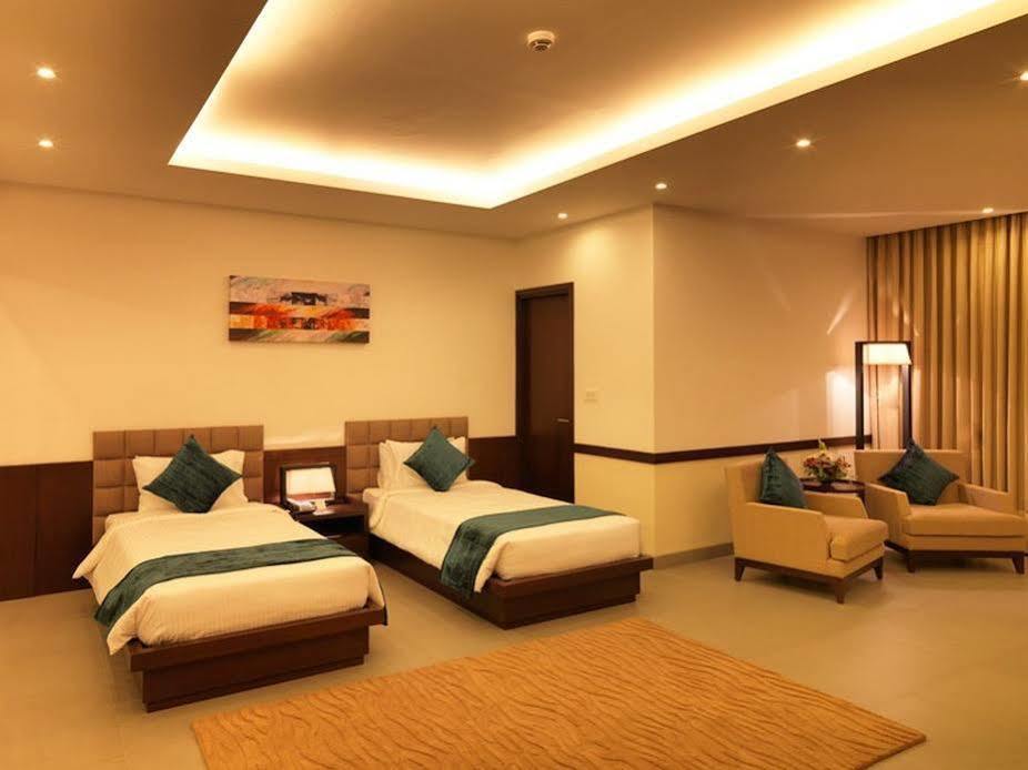 24 Tech Hotel Bangalore Extérieur photo
